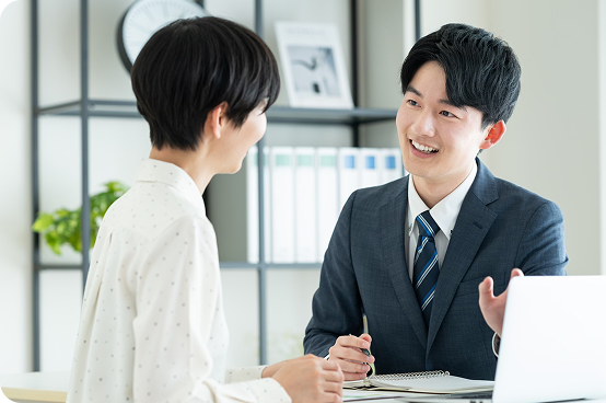 MIRISEスタッフの接客風景